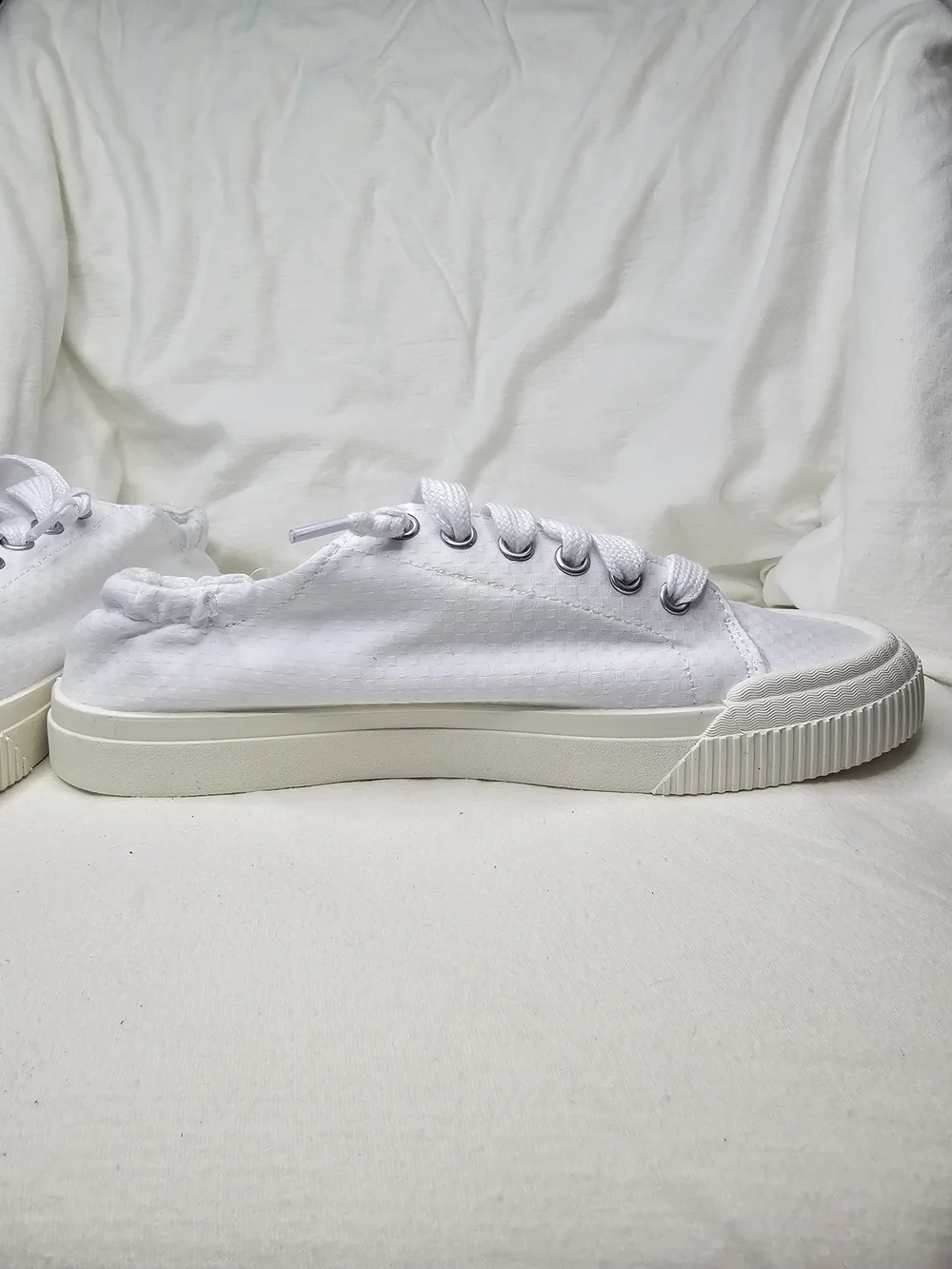 Time and Tru Women's Scrunchback White Canvas Casual Sneakers